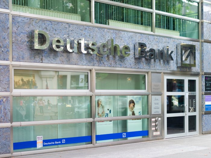 Reinvención o despidos: el CEO de Deutsche Bank comparte que sus empleados serán sustituidos por robots
