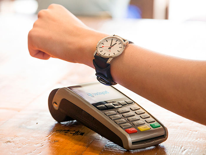 bPay loop convierte cualquier reloj o pulsera en un dispositivo de pagos contactless