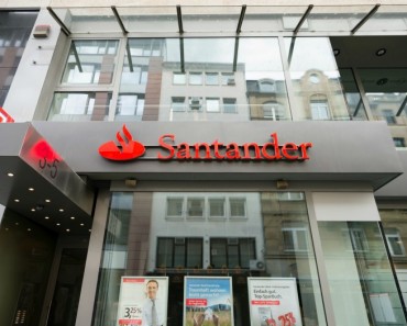 Santander compite para convertirse en el primer banco en emitir dinero en Blockchain público