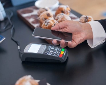 Bancos y comerciantes se asocian para lanzar una solución de pagos por móvil en Francia