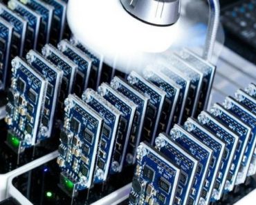 Gobernador ruso invita a instalar centros de minería de criptomonedas en Leningrado