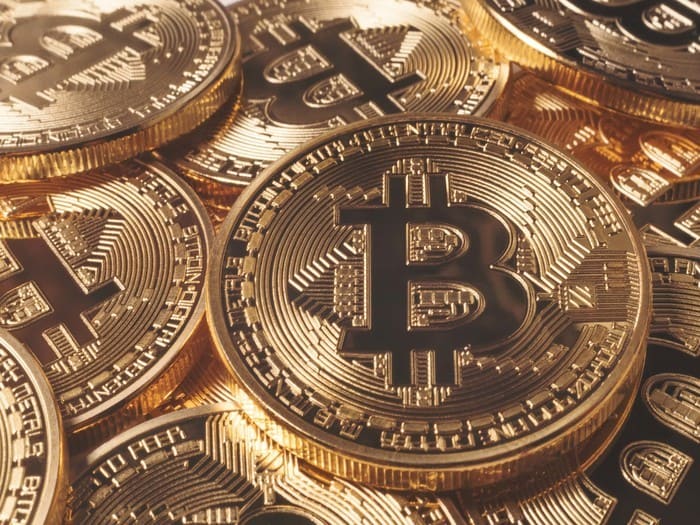 El bitcoin marca un nuevo máximo histórico y se aproxima a los 6.000 dólares